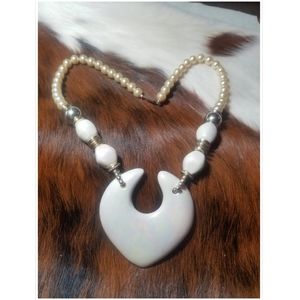 Vintage White and Faux Pearl Beaded Neckla…